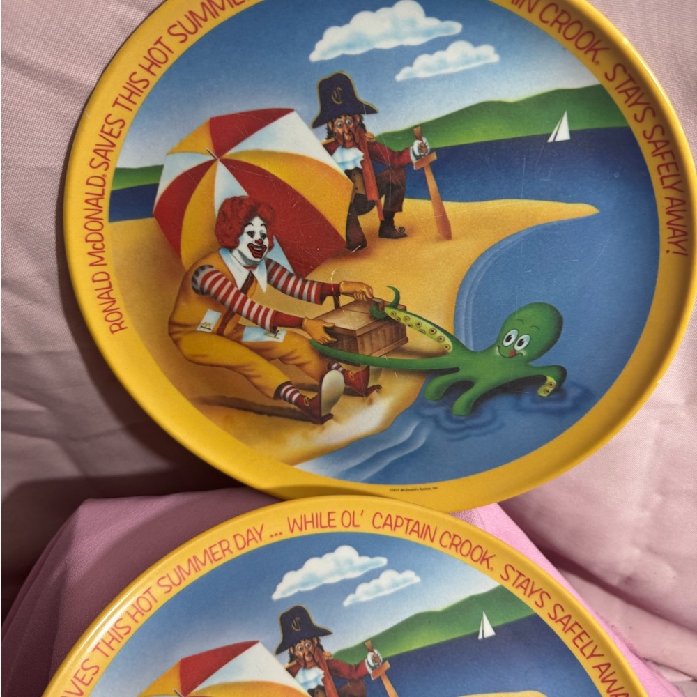 Vintage McDonald's Ronald McDonald Plates - Picture 3 of 6